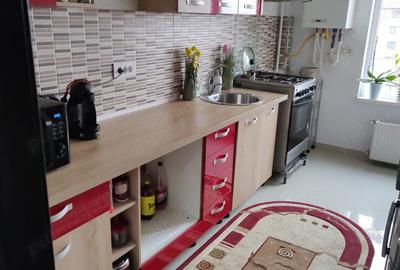 Vand ap. 3 camere, full-decomandat, mai sus de popas pacurari - 1