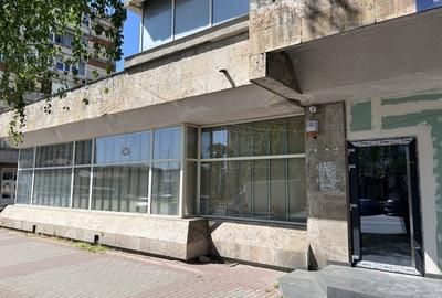 Spațiu comercial, de 211 mp, în Central - 3