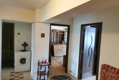 Apartament cu 3 camere decomandat în Sărari - 5