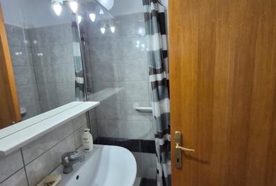 Apartament 3 camere – zona centrala Targoviste, Piata 1 Mai - 12