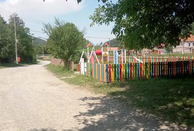 Casă cu 2 camere cu Teren 1068 Mp în Central - 1