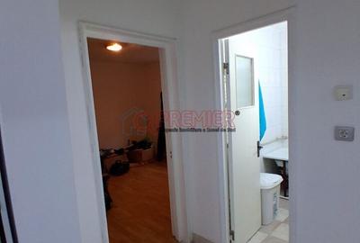Apartament cu 3 camere decomandat în Giurgiului - 9