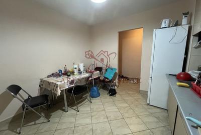 Etaj 2, centrala proprie, ideal pentru investitie - Complex - 3