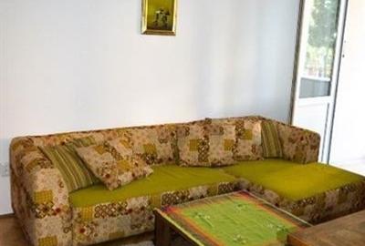 Apartament cu 3 camere semidecomandat, mobilat în Plopilor