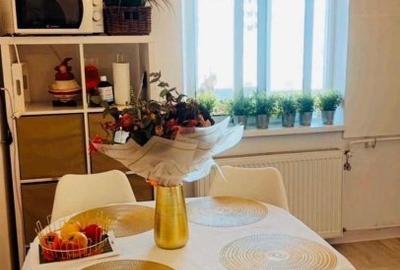 Apartament cu 3 camere decomandat, mobilat în Băneasa