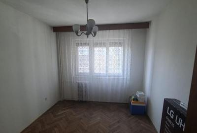 Apartament 4 camere de vanzare Ploie?ti, Bld. Republicii - 6