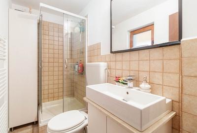 Casa luminoasa cu gradina si garaj - 8