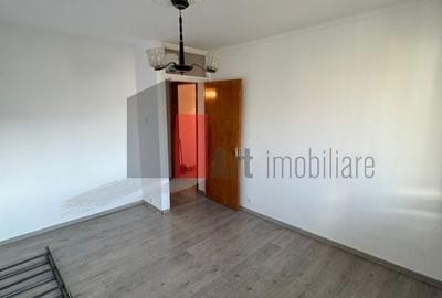 De vânzare – Apartament 3 camere, Sector 4 - 1