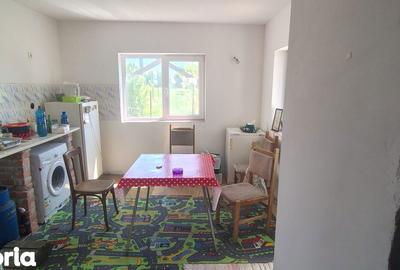 Casă cu 4 camere cu Teren 220 Mp în Dragomirești-Vale