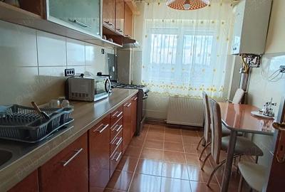 Apartament cu 4 camere semidecomandat în Micălaca