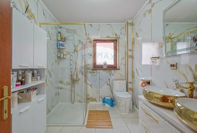 Casă cu 7 camere cu Garaj în Central - 5