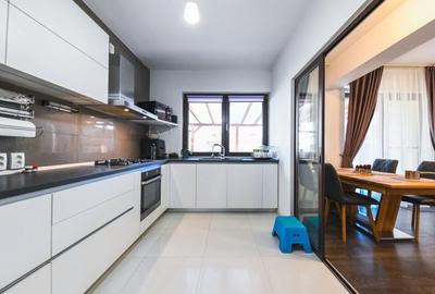 Casa individuala/240mp utili/teren 700mp/2 garaje/zona Stadionului - 1