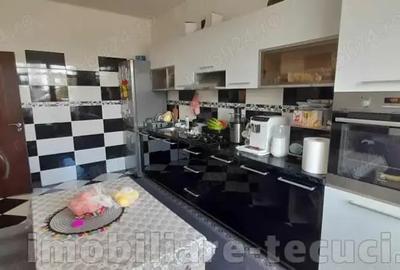 Vand casa cu 5 camere 4500 mp teren, iaz cu populat cu pe?te in Tecuci Vand casa cu 5 camere 4500 mp teren, iaz cu populat cu pe?te in Tecuci - 7