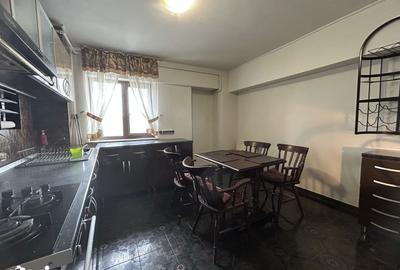 Apartament cu 4 camere decomandat în Central - 2