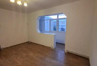 De vanzare Apartament 4 camere, Caransebes - 2