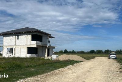 Casă cu 4 camere cu Teren 569 Mp în Șofronea