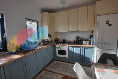 Duplex cu 5 camere cu Canalizare în Iris