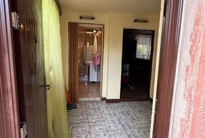Casă cu 3 camere cu Teren 460 Mp în Central - 2