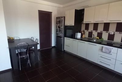 Apartament cu 3 camere decomandat în Girocului - 2