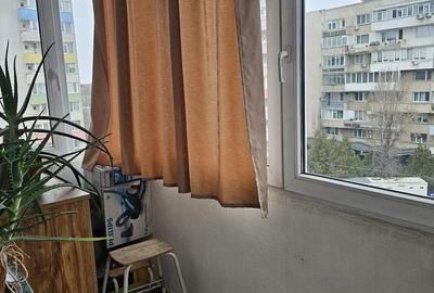 Apartament cu 3 camere semidecomandat în 1 Mai