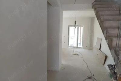 Casă cu 4 camere în Dumbrăvița