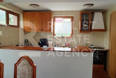 Casă individuală cu 9 camere cu Canalizare în Breazu - 10