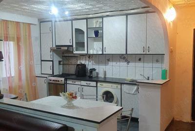 Apartament cu 3 camere decomandat în Petros - 4