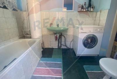 Casă cu 4 camere cu Teren 2522 Mp în Brateiu - 3