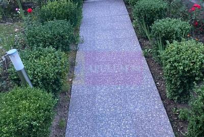 Casă cu 5 camere în Central