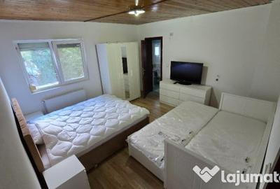 Casă cu 7 camere cu Teren 227 Mp în Poiana - 9