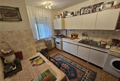 Apartament cu 4 camere decomandat în Micro IV - 4