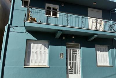 Casă cu 4 camere în Central