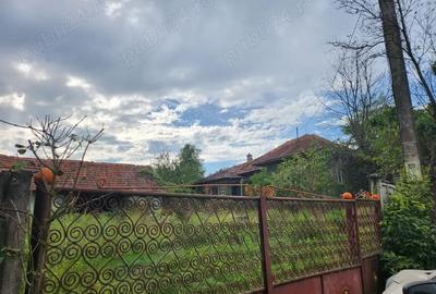 Casă cu 4 camere în Lunca (Băița)