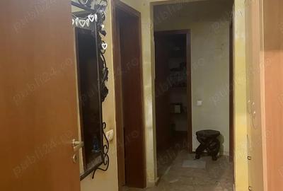 B-dul Republicii,linga Palatul Justitie,4 camere dec, et.1,2 bai,balcon mare,garaj sub bloc,500 euro - 2