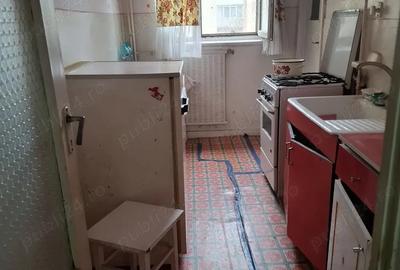 Vand!!! Ap 2 cam total decomandat etaj 3 Vlaicu - 4