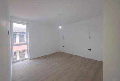 Apartament cu 3 camere decomandat în Giroc