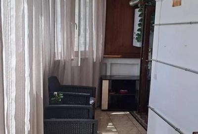 Apartament cu 3 camere decomandat în Km 4 - 13