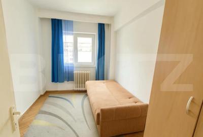Apartament cu 3 camere decomandat în Cetate