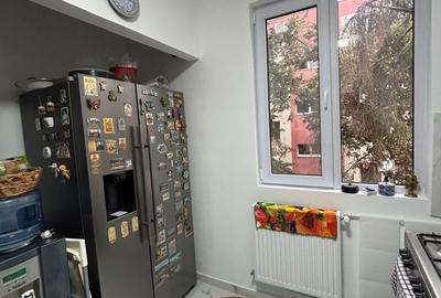Apartament cu 3 camere decomandat în Tei