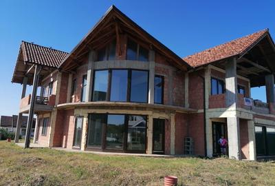 Vând casă P+1.9 camere Sânmartin Beverly Hils