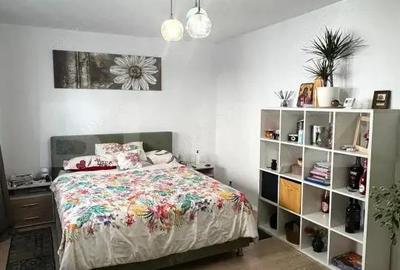 Apartament de vanzare, cu 3 camere, decomandat, etaj 1, zona Tractorul