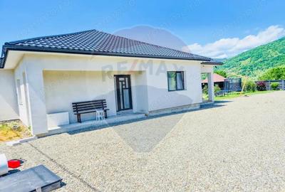 Casa / Vila cu 5 camere de vanzare - 2