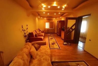 Casă cu 7 camere cu Canalizare în Central - 10