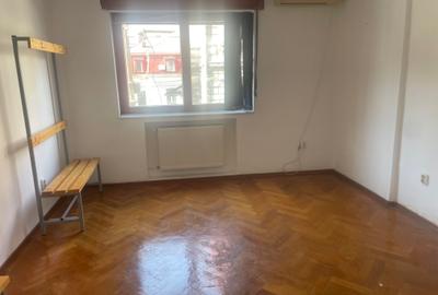 Universitate 4 camere liber 2 gr ,balcon terasa etaj 1 - 7