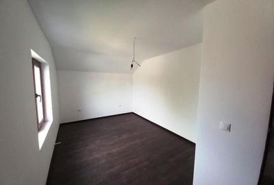 Casa 4 camere in duplex  la  Strejnic. - 4
