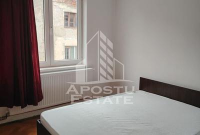 Apartament cu 3 camere semidecomandat, mobilat în Central