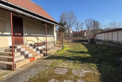 Casă individuală cu 3 camere cu Canalizare în Săcel