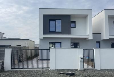 Casă cu 4 camere în Domnești