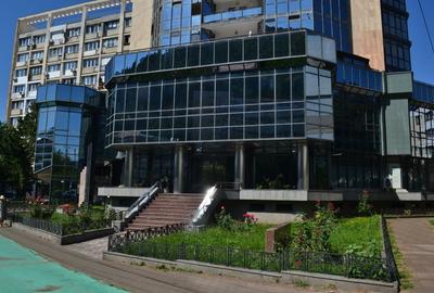 Clădire multifuncțională de vânzare – locație centrală, finisaje premium