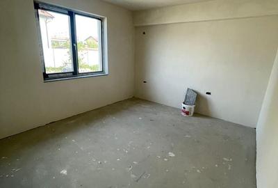 Casă cu 4 camere cu Teren 400 Mp în Domnești